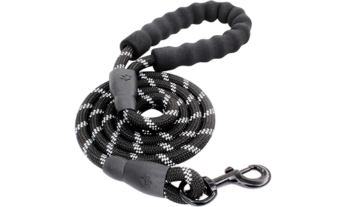 Black reflective dog leash, 1.5 cm thick and 1.5 m in length, with durable rope and padded handle for comfort and safety.